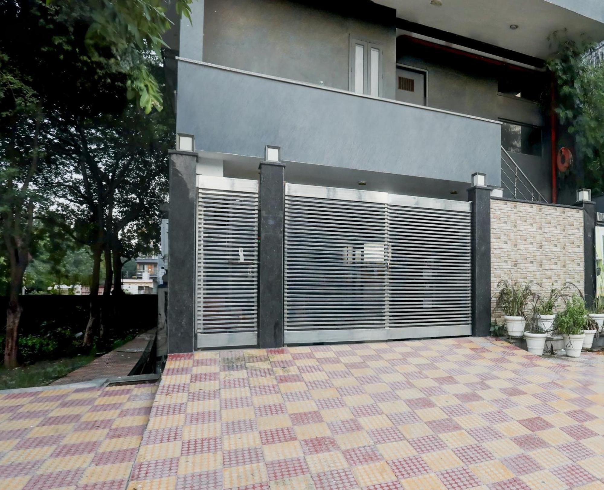 Townhouse Rohini Sector 24 Hotel Delhi  Exterior photo